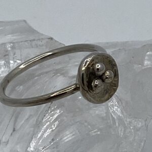 Zilveren damesring gegoten met 3 bolletjes