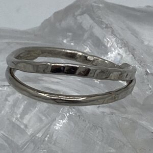 Damesring zilver 925 gehamerd