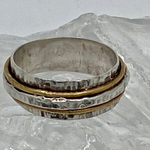 damesring,zilver 925 , gehamerd en met tombak omwikkeld