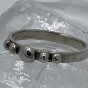 Ring zilver 925 met zilveren bolletjes opgezet