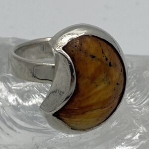 zilveren ring met mooie schelp in bijzondere zetting