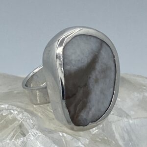 Damesring zilver 925 met steen in groffe zetting