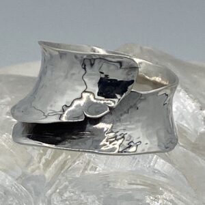 Damesring zilver 925 gesmeden en gehamerd