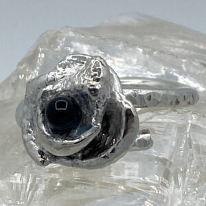 Damesring zilver 925 fantasie met glas zwart bolletje