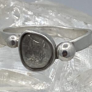 Damesring zilver 925 met edelsteen en zilver bolletje