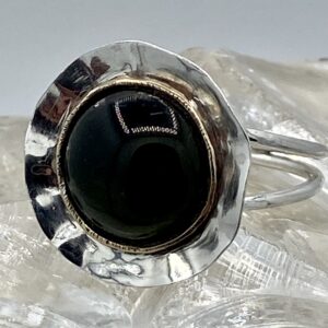 Zilveren damesring met glasbolletje en tombak