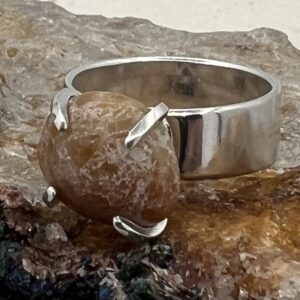 Damesring Zilver 925 met steen in bijzondere zetting