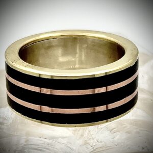 Stoere heren/damesring ebbenhout, messing ,koper