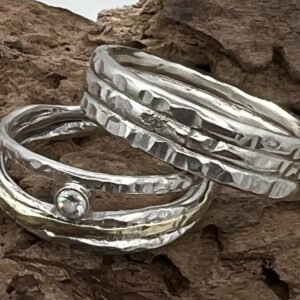 Trouwringen setje zilver 925 gehamerd en ingelegd met xirkoon