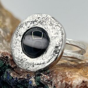 Zilver gesmolten, ruwe afwerking met glasinleg